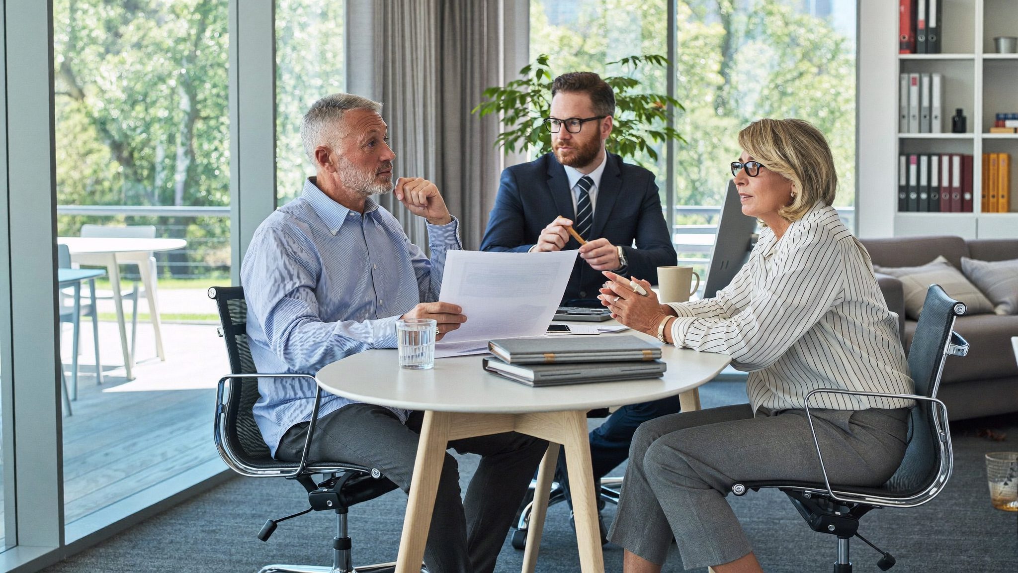 Family in a financial emigration planning session